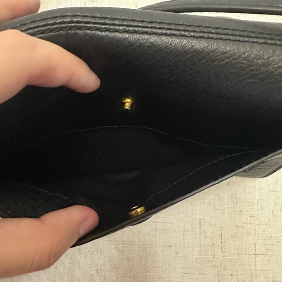 Marc Jacobs Elegant Black Crossbody Bag - Picture 4 of 12